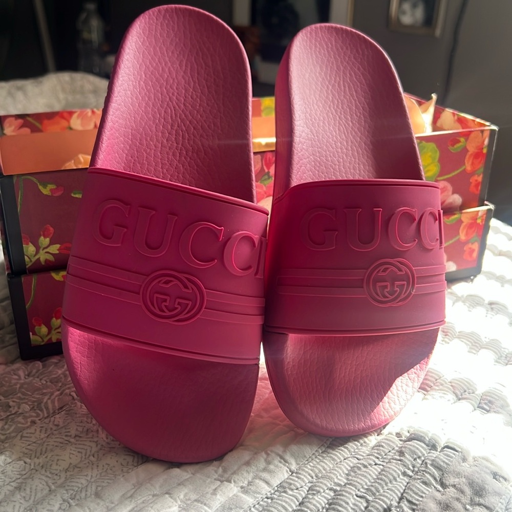 Size 7 pink Gucci slides